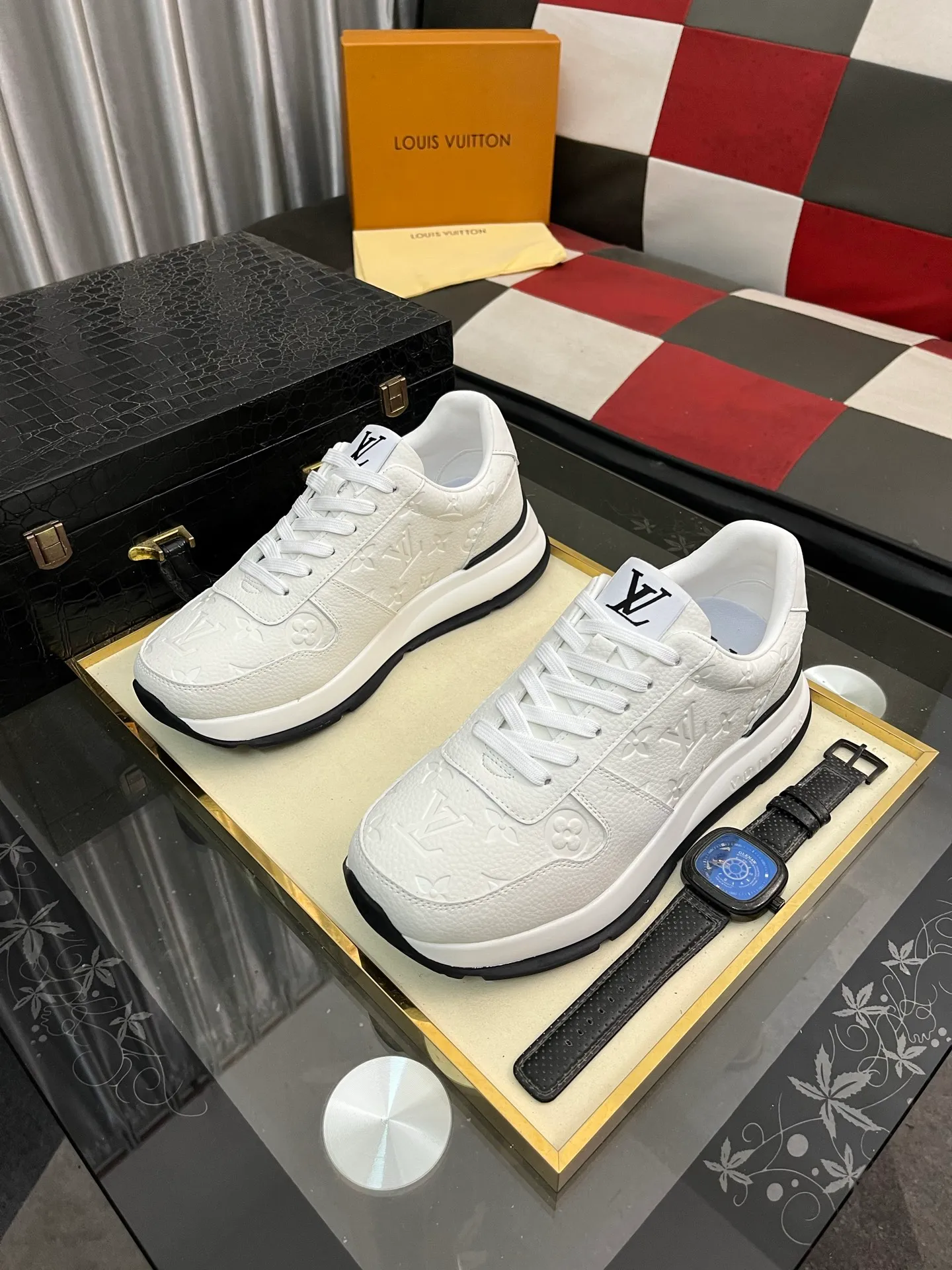Men's men's shoes💰458⌚️⌚️ Loui* Vuitto* - Louis ** donkey's new color men's trainer sneakers, this LV Trainer sneaker is made of calfskin and breathable mesh, showing pure colors, the #54 logo on the back traces the brand's birth in 1854, the designer's handwritten brand logo embellishes one side, virgil Designed by abloh himself, it is a very commemorative sneaker. The new lv Louis Vuitton loui* vuitto* trainer sneaker low casual sports culture versatile basketball sneaker. Size: 38-443️⃣Colors available